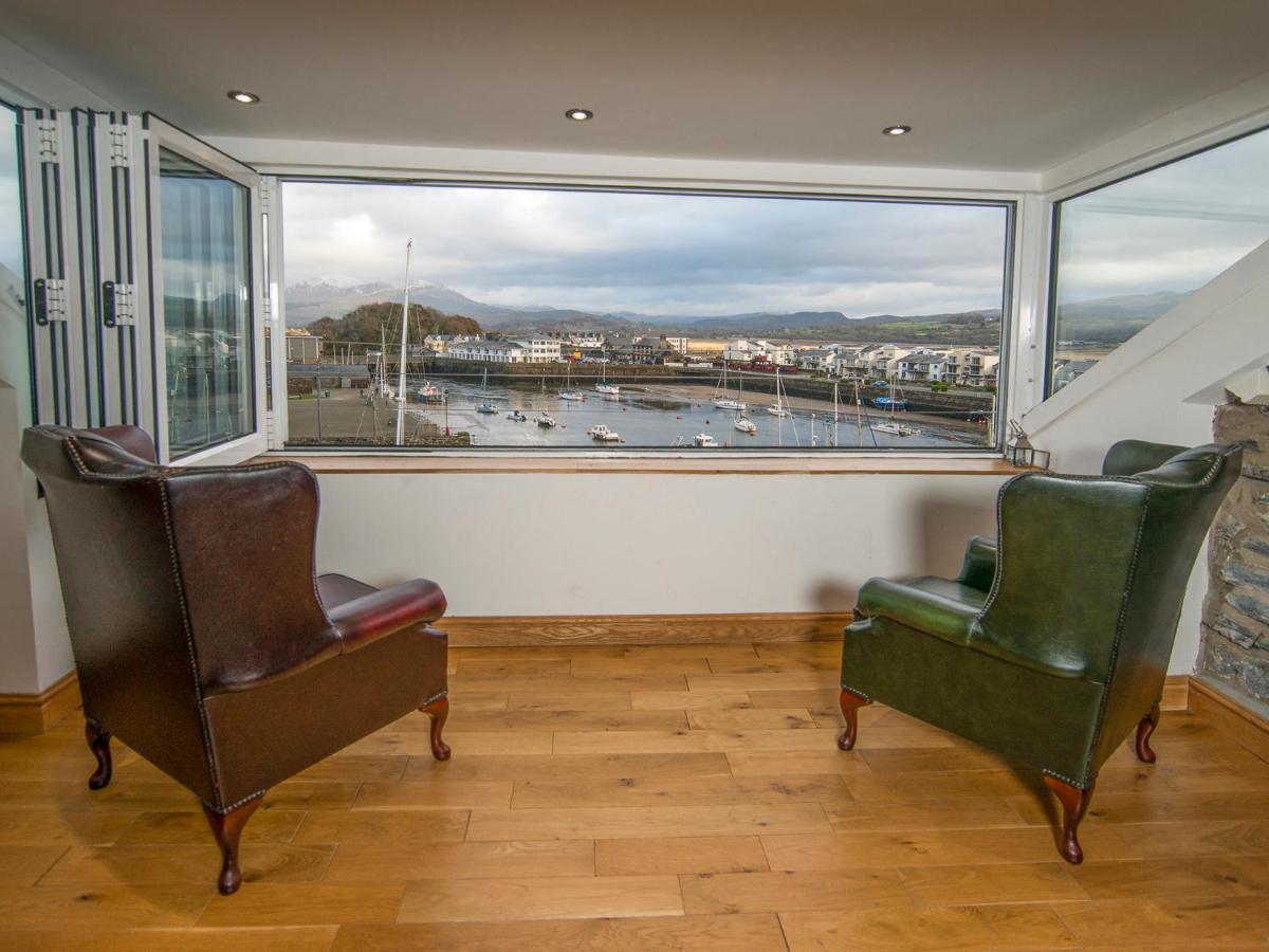 The Captain'S Penthouse Porthmadog Exterior photo